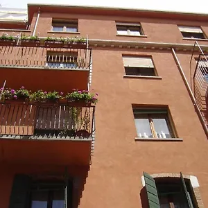 guesthouse-alloggi-agli-artisti.hotelslidodijesolo.com/
